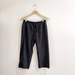 Lululemon Black Lightweight Cropped Pants Size 6 Zip Pocket Athletic Joggers